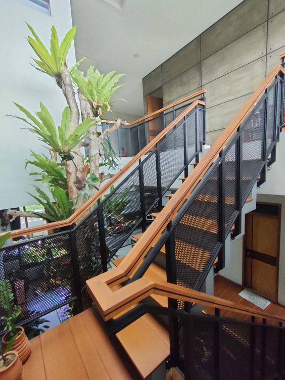Mewujudkan Keamanan dan Estetika Rumah Melalui Desain Railing Tangga
