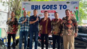 BRI Branch Office Medan Sisingamangaraja Sosialisasikan BRImo dan QRIS ke Pedagang Pasar Halat
