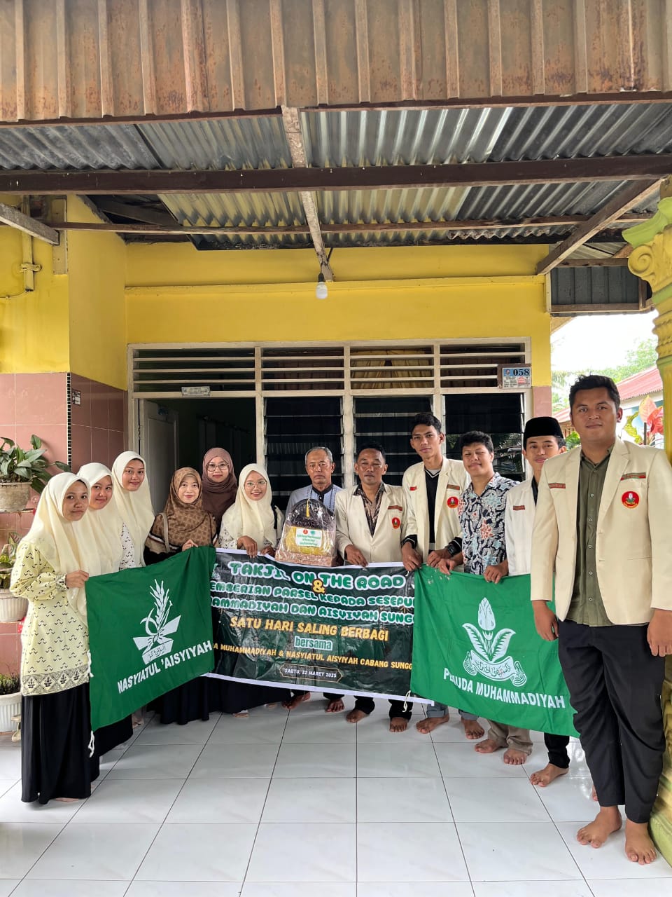 Takjil On The Road, PCPM Sunggal dan PCNA Sunggal Berbagi Kebahagiaan Dan Keberkahan di Bulan Suci Ramadhan 1446 Hijriyah