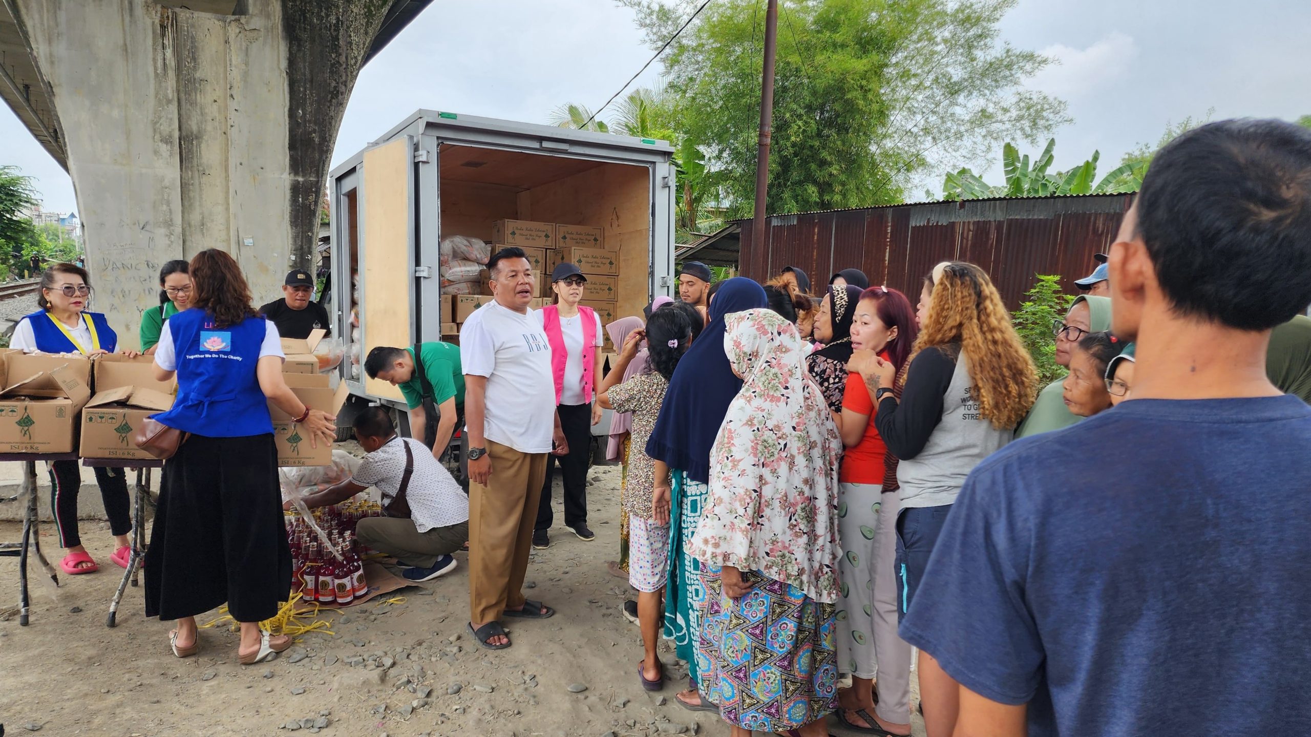Menyambut Idul Fitri, Yayasan Kasih Dharma Peduli dan Lotus Love Charity Group Berbagi Sembako