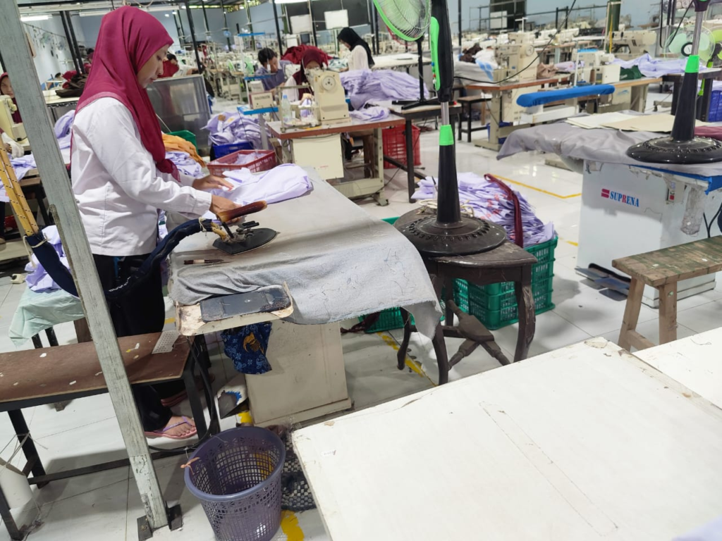 Membangun Tim Produksi yang Solid untuk Usaha Konveksi