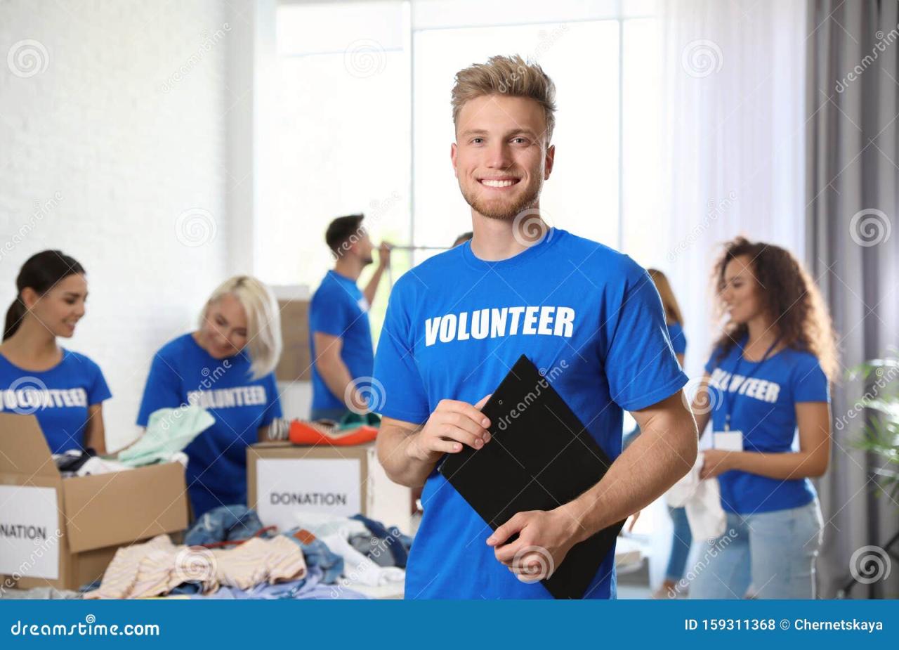 Seragam Volunteer Event dengan Warna Cerah dan Fun